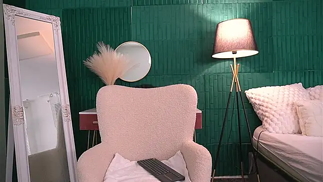 Snapshot of HaileyMoonn chatting on 11-12-25, 03:40 HaileyMoonn online show from 11-12-25, 03:40