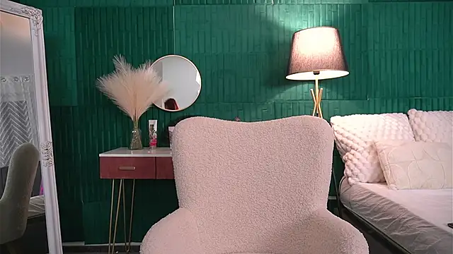 Snapshot of HaileyMoonn chatting on 12-01-25, 04:50 HaileyMoonn online show from 12-01-25, 04:50