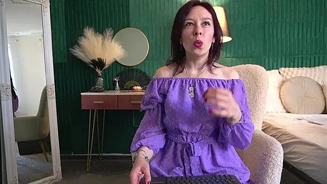 HaileyMoonn online show from 05-27-26, 03:58