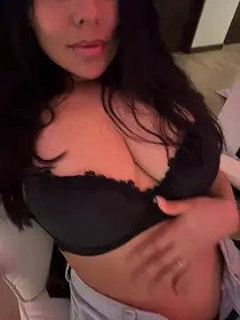 PetitLumiere online show from 01-19-25, 05:37