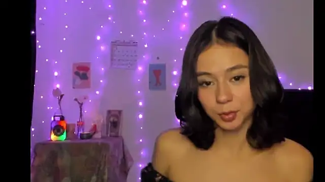 Snapshot of cute_roxana_ chatting on 02-28-25, 11:12 cute roxana online show from 02-28-25, 11:12