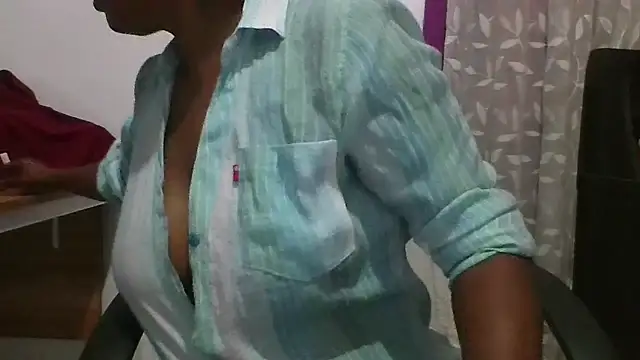 Snapshot of angelsilvia chatting on 11-21-25, 07:07 angelsilvia online show from 11-21-25, 07:07