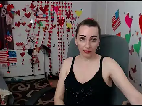 Snapshot of EvelynAngell chatting on 02-05-25, 11:44 EvelynAngell online show from 02-05-25, 11:44