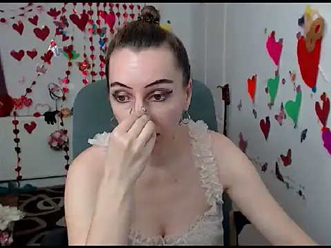 Snapshot of EvelynAngell chatting on 03-13-25, 01:18 EvelynAngell online show from 03-13-25, 01:18