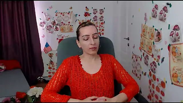 Snapshot of EvelynAngell chatting on 09-15-25, 06:02 EvelynAngell online show from 09-15-25, 06:02