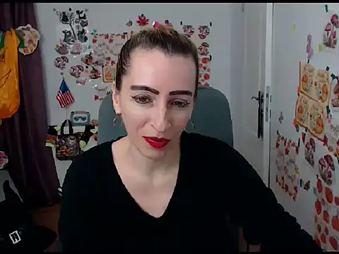 Snapshot of EvelynAngell chatting on 10-07-25, 09:39 EvelynAngell online show from 10-07-25, 09:39