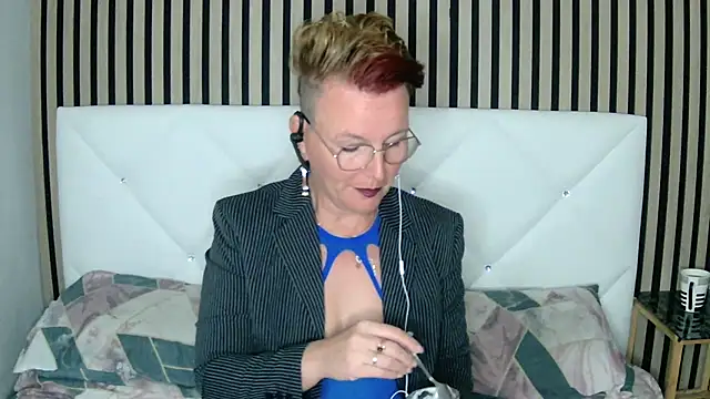 xxNoeliaxx online show from 02-06-25, 04:21