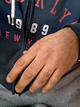 Snapshot of molozeb chatting on 12-21-25, 10:11 molozeb online show from 12-21-25, 10:11