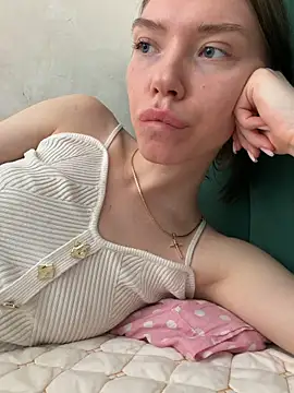 Lisaaa Alisa online show from 06-04-26, 04:40