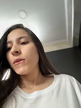 LittleDoll    online show from 10-25-25, 01:29