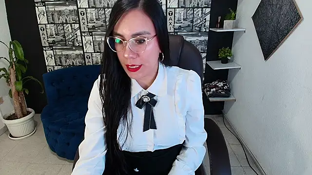 Snapshot of Agata-Moon chatting on 12-18-25, 04:24 Agata-Moon online show from 12-18-25, 04:24