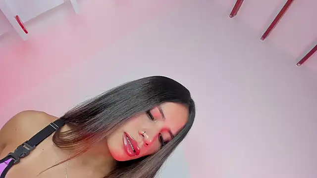 Snapshot of Sweet__giirl chatting on 10-17-25, 12:01 Sweet giirl online show from 10-17-25, 12:01