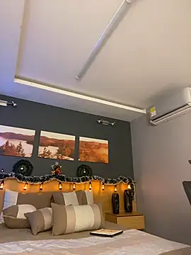 LiliJones  online show from 12-09-24, 07:39