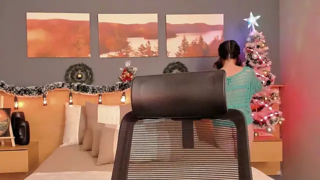 LiliJones  online show from 12-13-24, 05:00