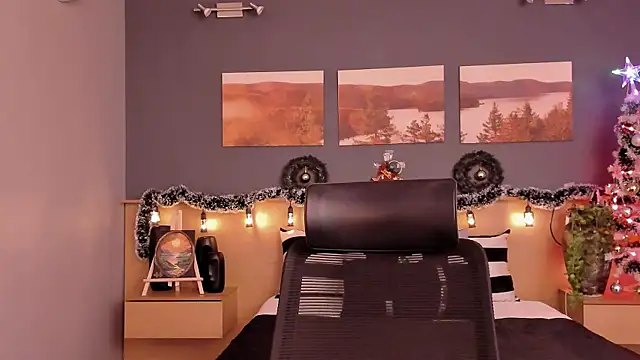 LiliJones  online show from 12-16-24, 07:43