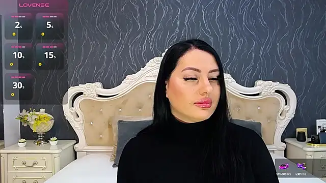 Snapshot of Lauren_Saint chatting on 12-27-24, 08:56 Lauren Saint online show from 12-27-24, 08:56