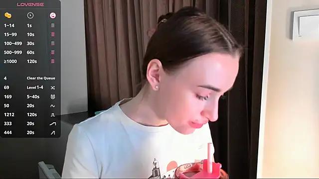 Snapshot of Kimmberr chatting on 01-28-25, 06:16 Kimmberr online show from 01-28-25, 06:16