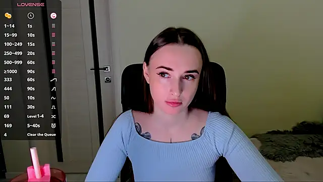 Snapshot of Kimmberr chatting on 10-17-25, 03:31 Kimmberr online show from 10-17-25, 03:31