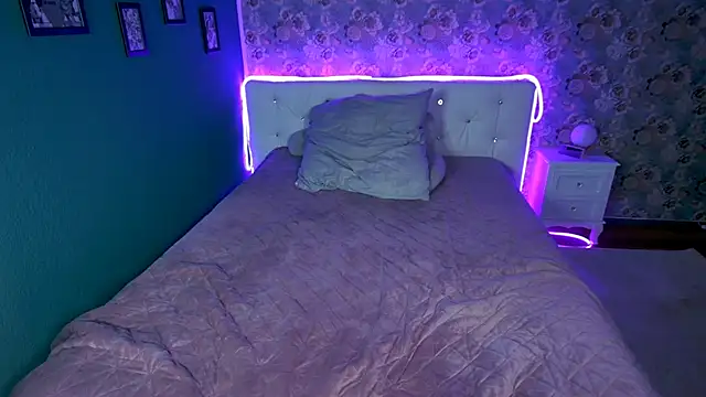 Snapshot of EmilyDiazofficial chatting on 02-05-26, 04:00 EmilyDiazofficial online show from 02-05-26, 04:00