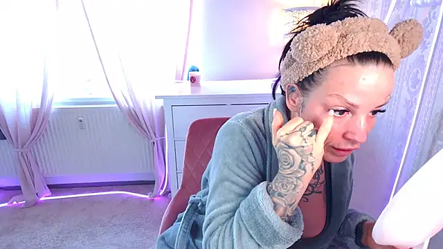 Snapshot of EmilyDiazofficial chatting on 02-15-26, 09:08 EmilyDiazofficial online show from 02-15-26, 09:08