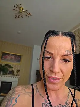 Snapshot of EmilyDiazofficial chatting on 05-23-26, 11:36 EmilyDiazofficial online show from 05-23-26, 11:36