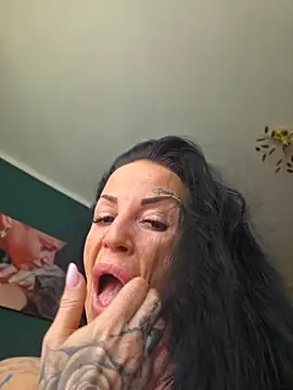 Snapshot of EmilyDiazofficial chatting on 05-25-26, 07:25 EmilyDiazofficial online show from 05-25-26, 07:25