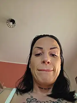 Snapshot of EmilyDiazofficial chatting on 06-20-26, 07:33 EmilyDiazofficial online show from 06-20-26, 07:33