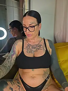 Snapshot of EmilyDiazofficial chatting on 06-26-26, 06:18 EmilyDiazofficial online show from 06-26-26, 06:18