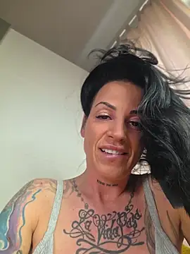 Snapshot of EmilyDiazofficial chatting on 07-10-26, 12:19 EmilyDiazofficial online show from 07-10-26, 12:19