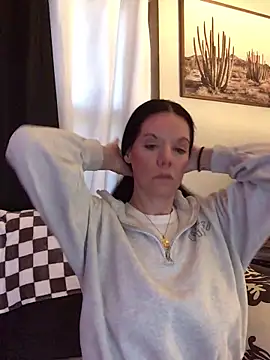 Snapshot of SidneyRaee chatting on 12-19-25, 04:25 SidneyRaee online show from 12-19-25, 04:25