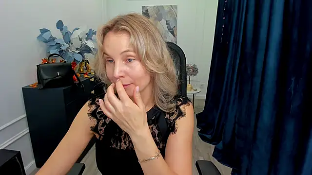 Sinty Devis online show from 10-19-25, 11:33