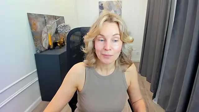 Sinty Devis online show from 05-16-26, 04:31
