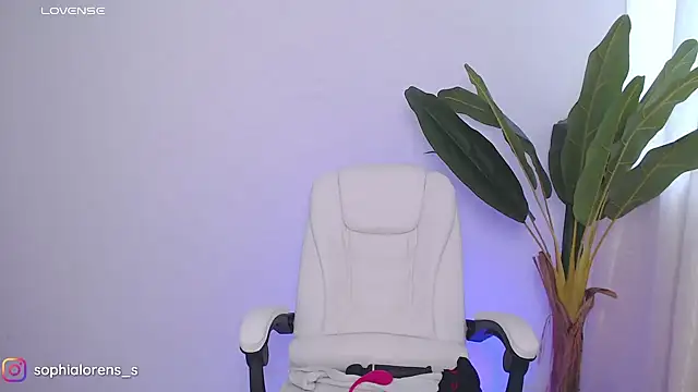 Snapshot of sophialorens_s chatting on 02-27-25, 08:53 sophialorens s online show from 02-27-25, 08:53