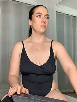Snapshot of ImAlicee chatting on 02-06-25, 01:05 ImAlicee online show from 02-06-25, 01:05