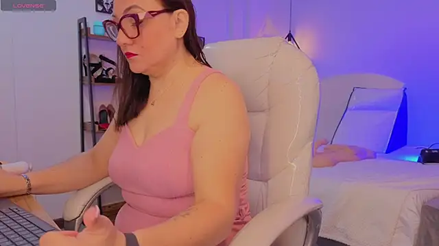 lady nylon  online show from 11-08-25, 11:21