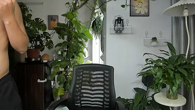 Oliver Nl online show from 11-22-25, 04:22