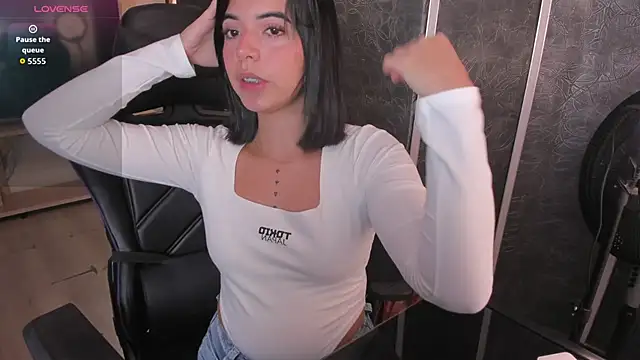 NicolRoss  online show from 10-22-25, 12:05