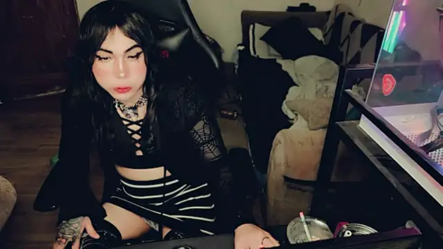 Snapshot of evelyntvsexy chatting on 07-09-26, 12:53 evelyntvsexy online show from 07-09-26, 12:53