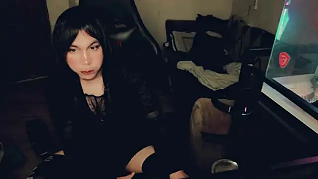 Snapshot of evelyntvsexy chatting on 07-15-26, 02:22 evelyntvsexy online show from 07-15-26, 02:22