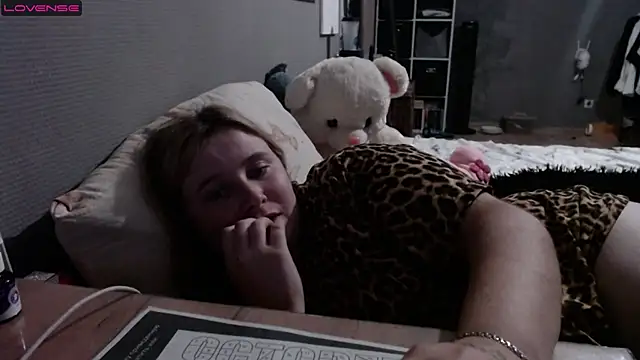 Light Luna online show from 09-15-25, 03:12