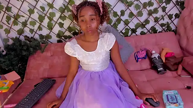 Snapshot of kimmysantoo chatting on 10-12-25, 01:37 kimmysantoo online show from 10-12-25, 01:37