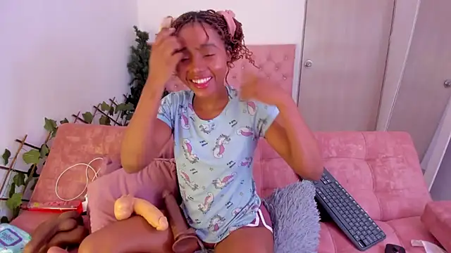 Snapshot of kimmysantoo chatting on 11-13-25, 11:20 kimmysantoo online show from 11-13-25, 11:20