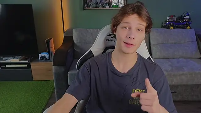 Snapshot of TeddyLiLboy chatting on 10-25-25, 11:29 TeddyLiLboy online show from 10-25-25, 11:29