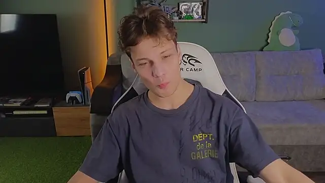 Snapshot of TeddyLiLboy chatting on 11-24-25, 01:55 TeddyLiLboy online show from 11-24-25, 01:55