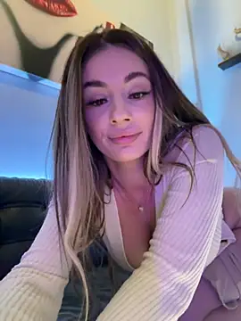 Snapshot of IsabellaEtthan chatting on 03-01-25, 11:47 IsabellaEtthan online show from 03-01-25, 11:47