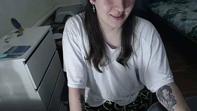 EvaMiron online show from 11-21-25, 03:54