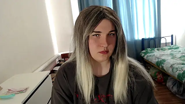 EvaMiron online show from 04-17-26, 01:03