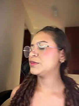 Snapshot of gretta_kler1 chatting on 01-29-25, 02:21 gretta kler1 online show from 01-29-25, 02:21