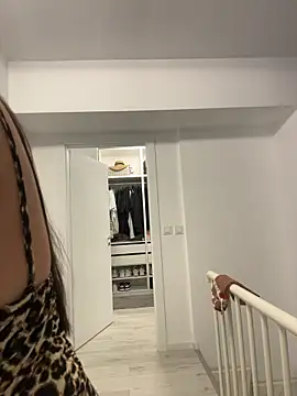 deliaroyal online show from 11-20-25, 02:50