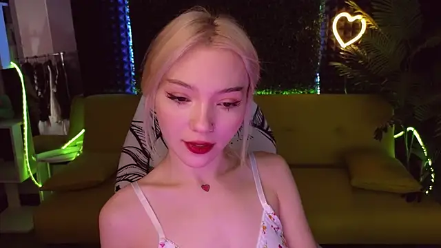 Snapshot of SandraBoyl chatting on 01-31-25, 01:11 SandraBoyl online show from 01-31-25, 01:11